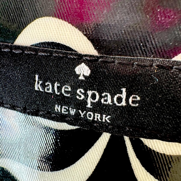 Kate Spade New York- Daycation black tote with white bows and pink handle. - Picture 3 of 7